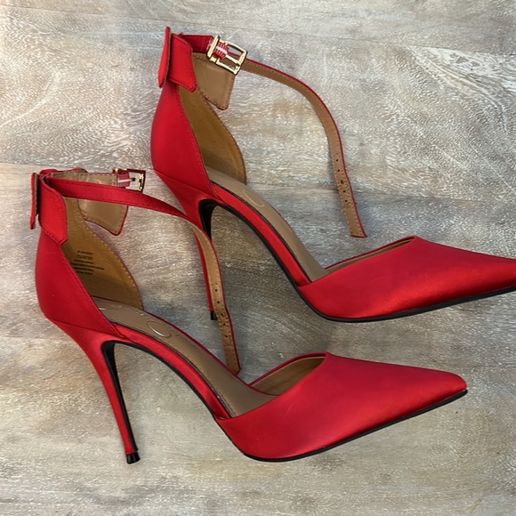 Jessica Simpson red fabric heels 7.5 - Picture 4 of 6